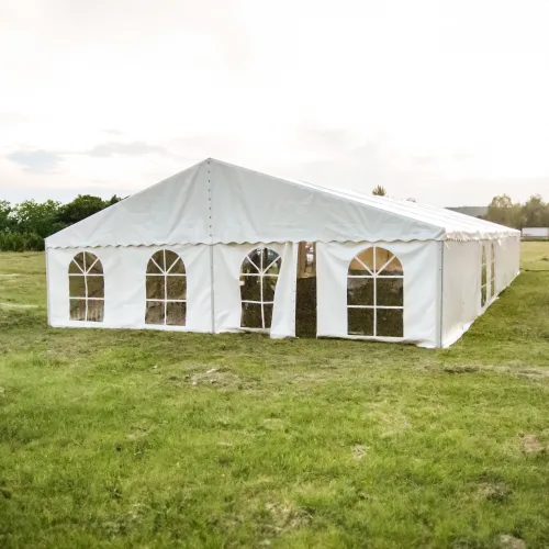 Zelt, Sessel, Tische - alles für deine Familienfeier & Geburtstagsfest. Wir haben als Zeltverleih & Eventverleih alles was du für deine Feier/dein Fest brauchst.